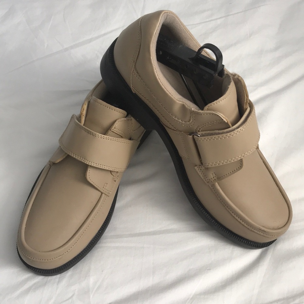 Men’s DR SCHOLLS  Tan Shoes